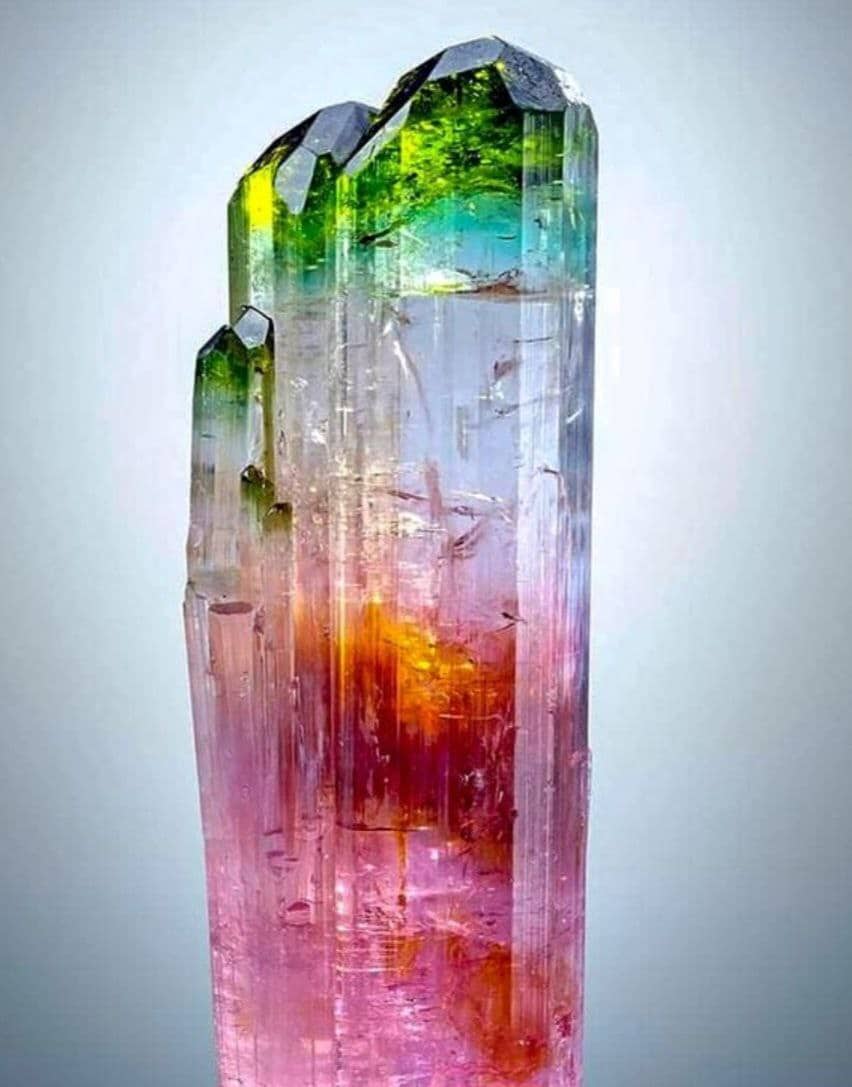 آشنایی با سنگ تورمالین