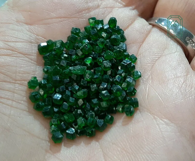 سنگ دمانتوئید سبز