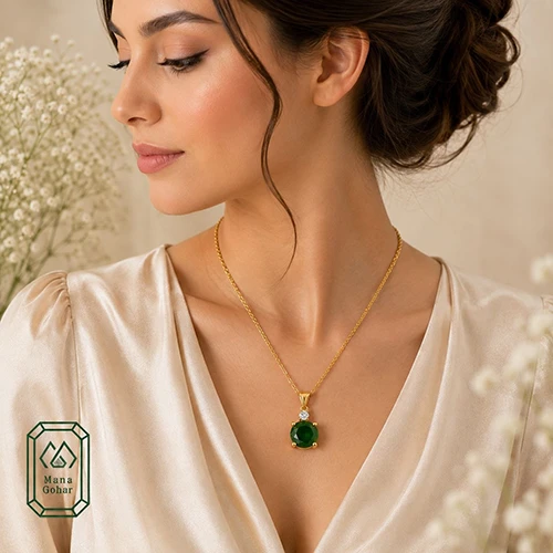 آویز طلای ۱۸ عیار با عقیق سبز طبیعی
