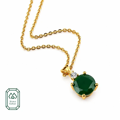 آویز طلای ۱۸ عیار با عقیق سبز طبیعی ۳ قیراط