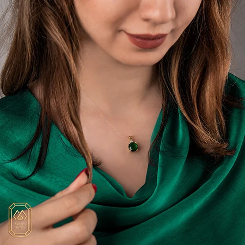 آویز طلای ۱۸ عیار ماناگوهر آویز طلای ۱۸ عیار